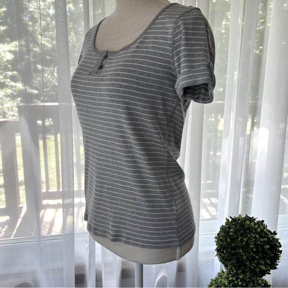 Jones New York Sport Gray Striped Short Sleeves Size Small - Picture 10 of 13